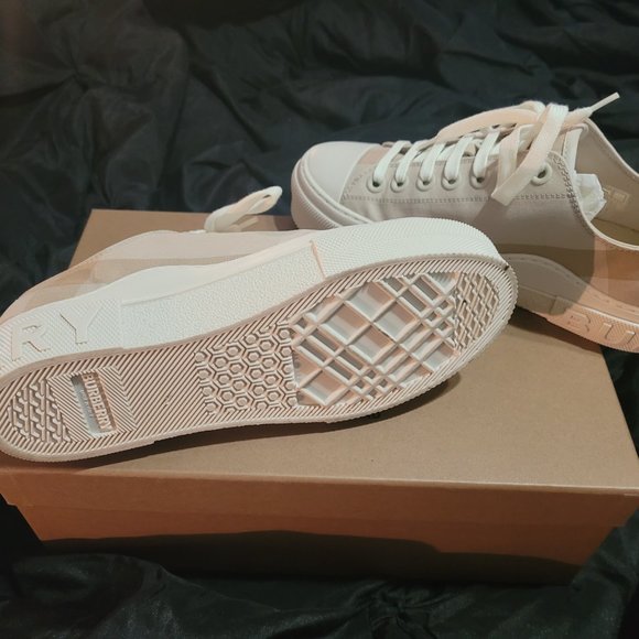 BURBERRY SNEAKERS - Picture 5 of 6